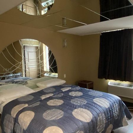 Hotel Jamaica Plaza Нью-Йорк Экстерьер фото